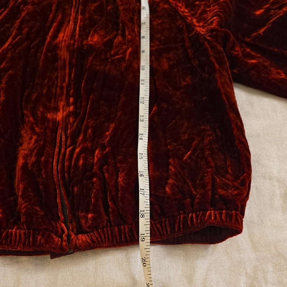Silk BCBGMaxAzria Red Velvet Pantsuit 2 Pieces Rayon and Silk. - Picture 14 of 16